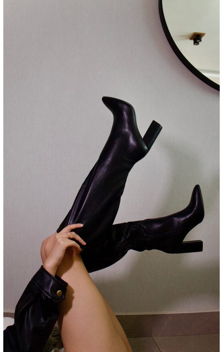 BOTA ALTA NEGRA TACON CUADRADO