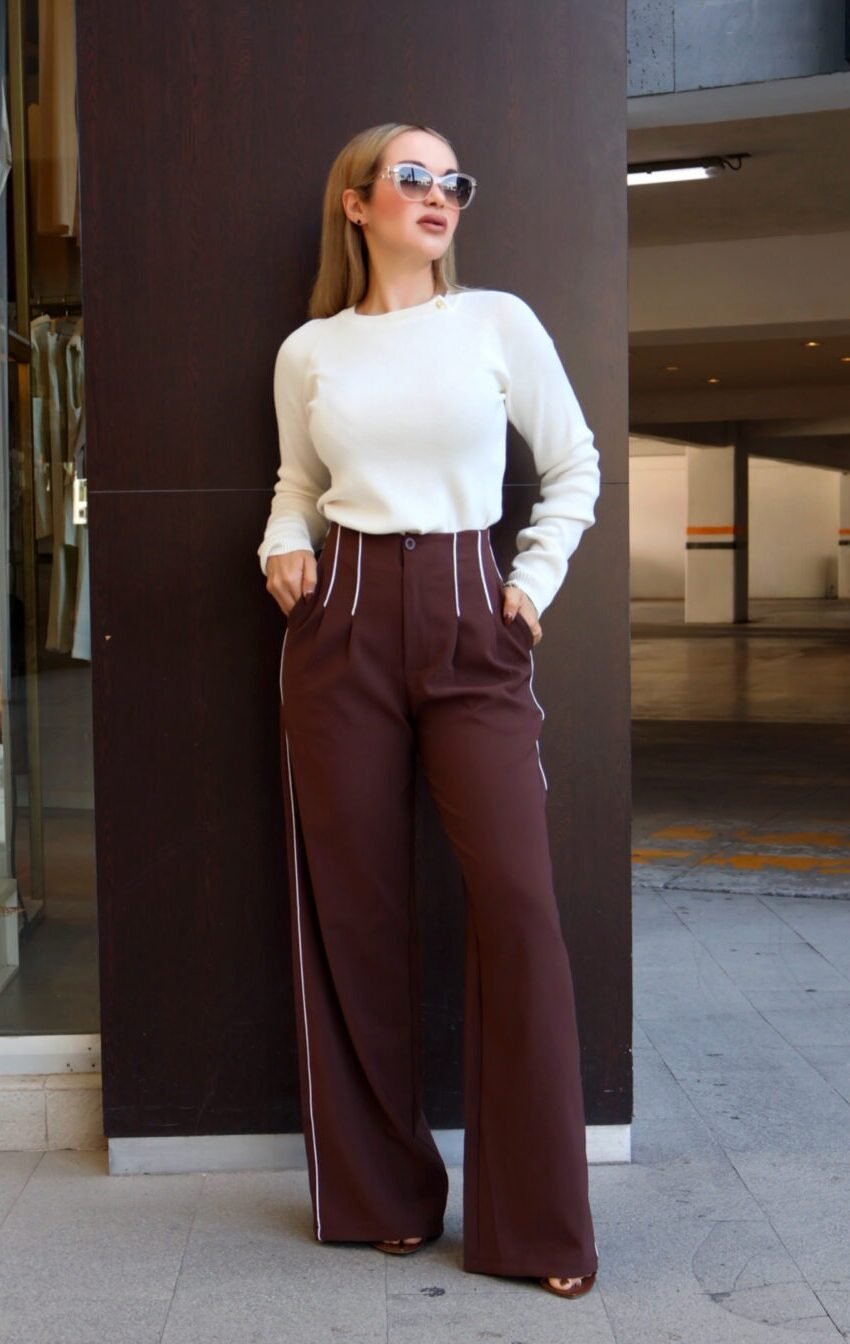 pantalon con lineas laterales