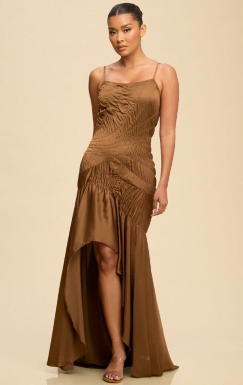 vestido de noche con olan