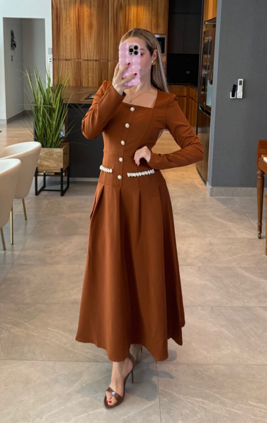 vestido midi con perlas