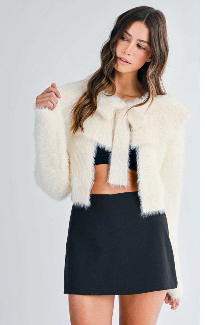 abrigo peluche con moño