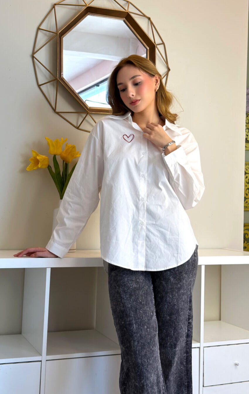 camisa con detalle corazon