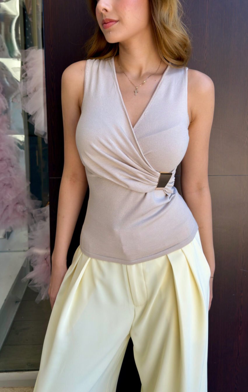 top nude con aplicacion dorada