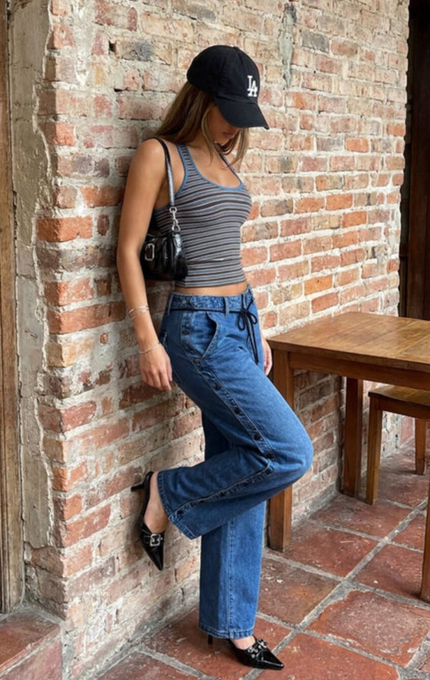 jeans palazzo con botones laterales
