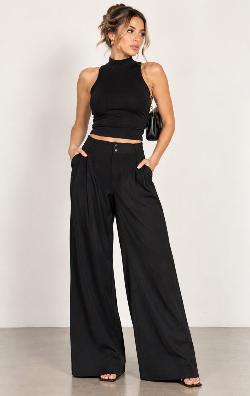 pantalón negro con pinzas